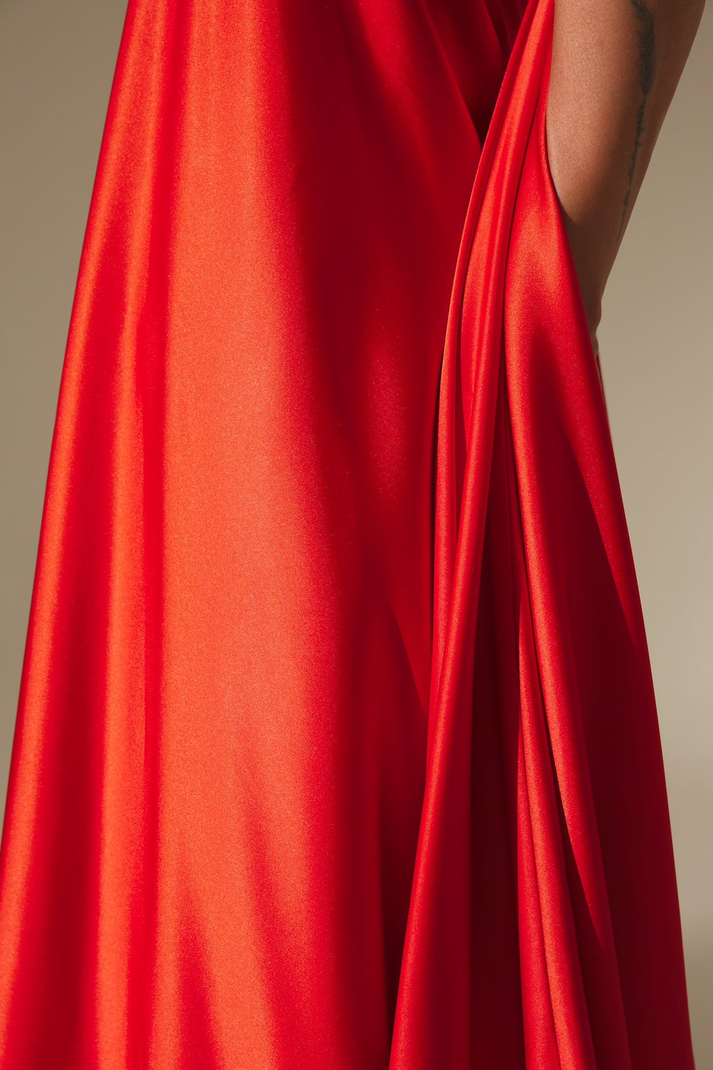 Rochie Elena maxi din satin (rosie)