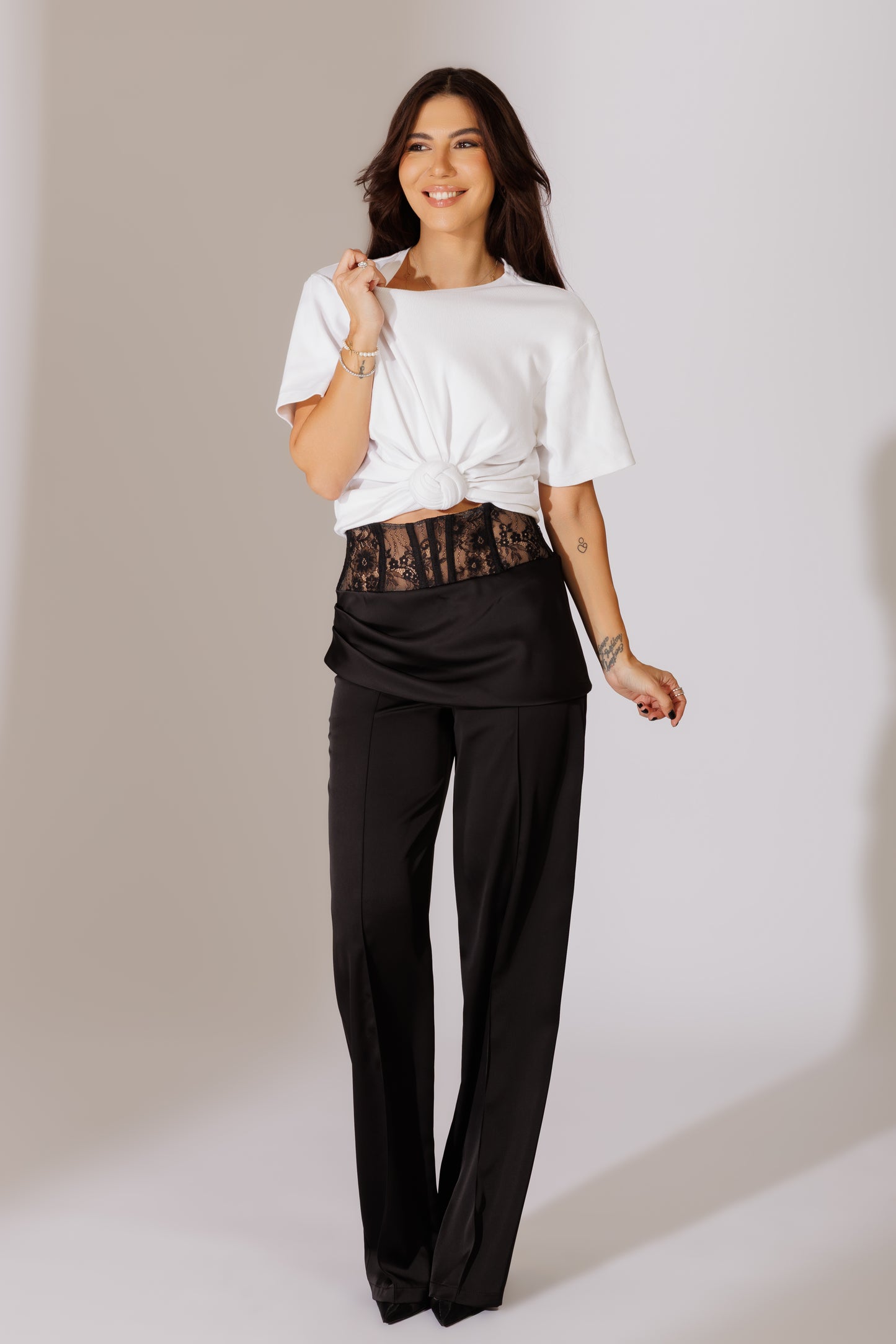 Pantaloni tuxedo din satin cu dantela